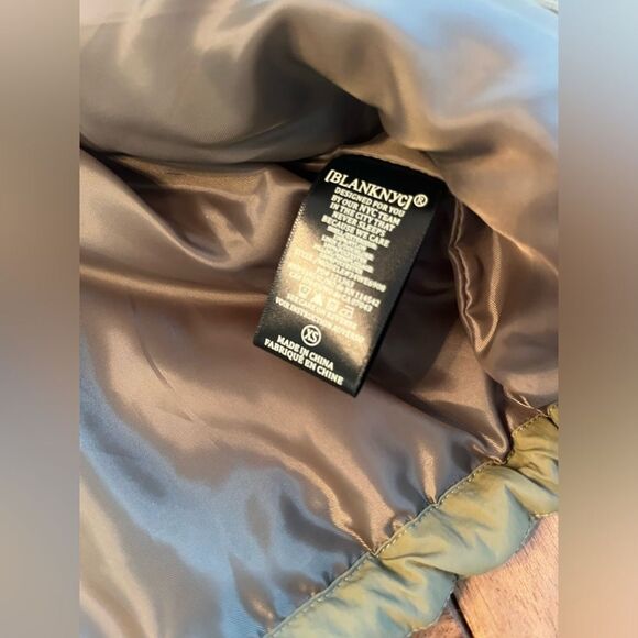 BLANKNYC Nylon Crop Puffer
Jacket, Size X-Small ARMY Green Jacket - Picture 8 of 8